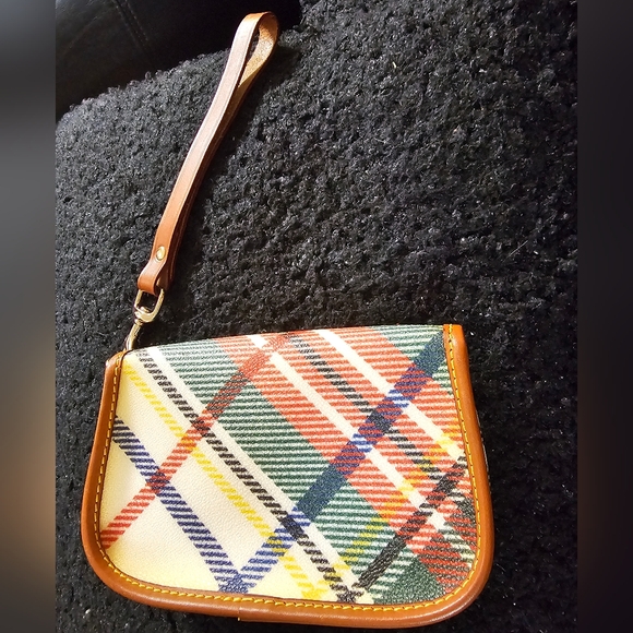 Dooney & Bourke Wristlet EUC - Picture 3 of 9